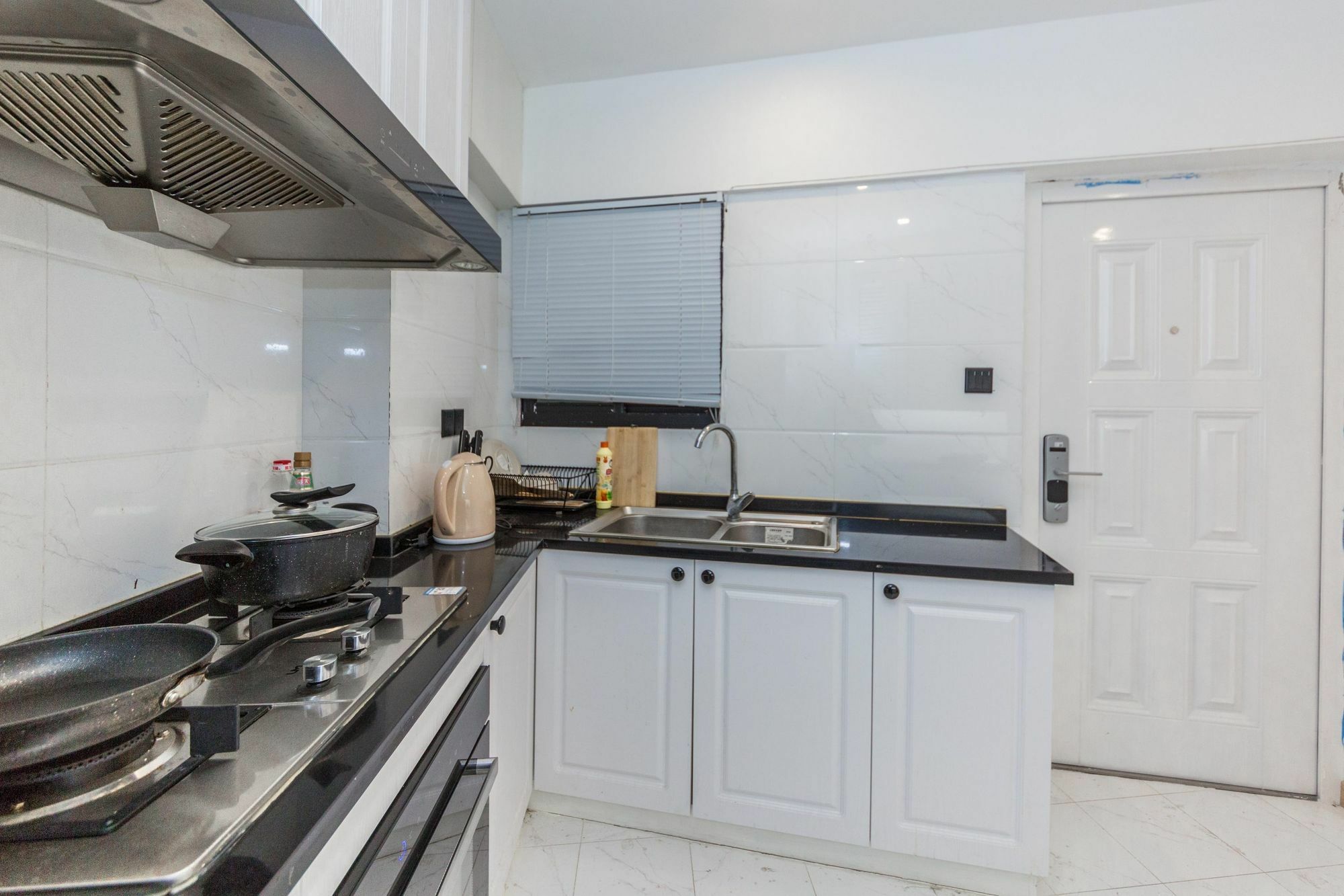 Henry'S Apartment - South Maoming Road Шанхай Екстериор снимка