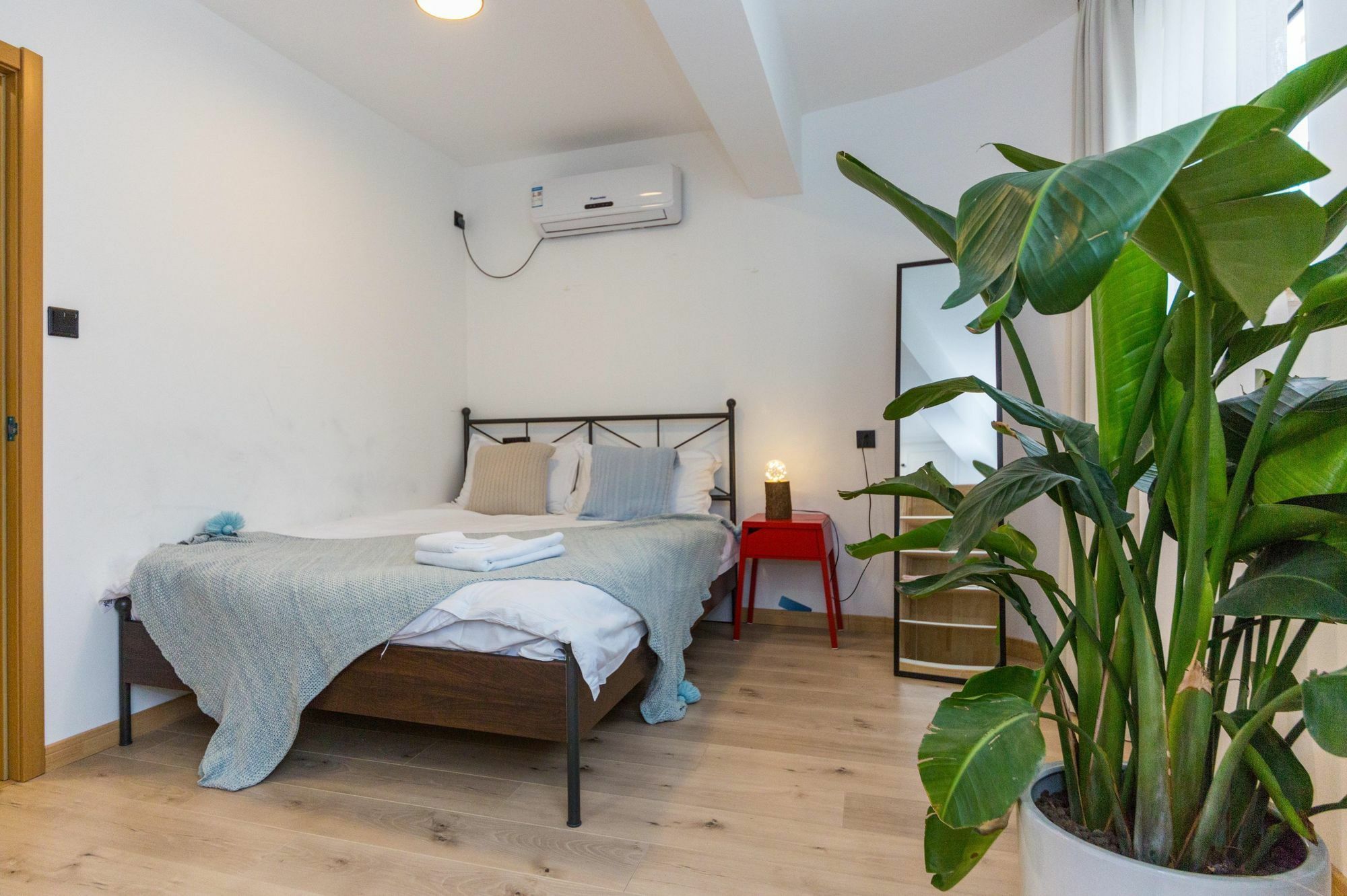 Henry'S Apartment - South Maoming Road Шанхай Екстериор снимка